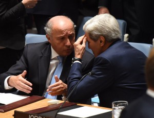 Le ministre des affaires étrangères, Laurent Fabius, et le secrétaire d'Etat américain, John Kerry, à New York le 19 septembre. | DON EMMERT/AFP