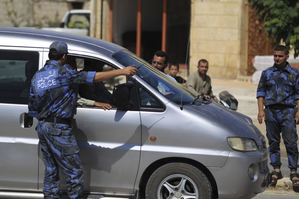 Un point de contrôle de la police révolutionnaire libre, dans les faubourgs au sud d'Idlib, le 17 septembre. | KHALIL ASHAWI/Reuters