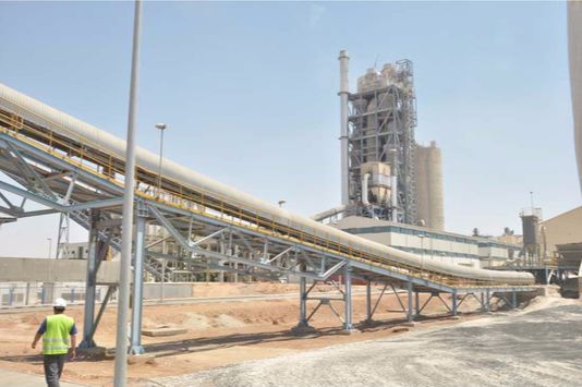 Ligne de production de ciment dans l’usine Lafarge de Jalabiya, dans le nord-est de la Syrie, en 2012.