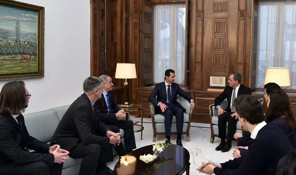 Bachar al-Assad et Thierry Mariani, ainsi qu'une délégation de députés français, à Damas, le 8 janvier 2017. 